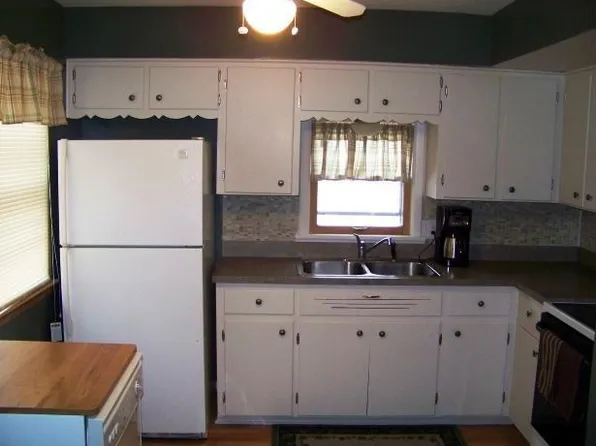 17430 Fowles Rd, Middleburg Heights, OH 44130