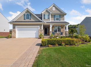 2248 Kenan Dr, Wixom, MI 48393