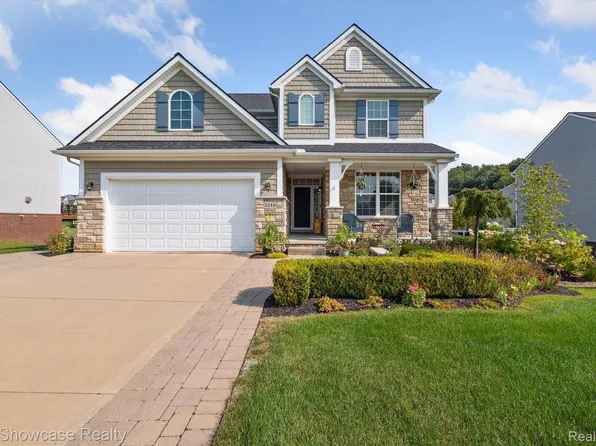 2248 Kenan Dr, Wixom, MI 48393