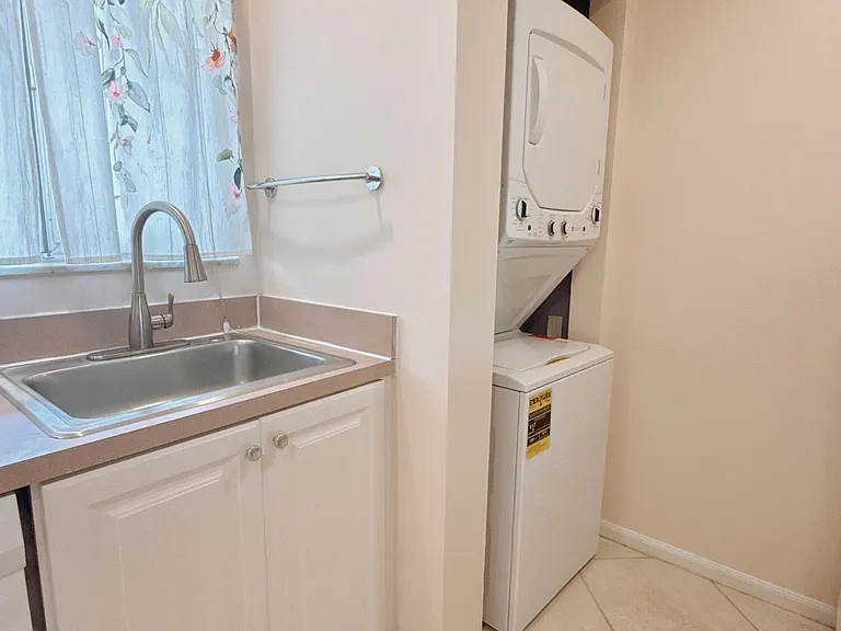 872 SW 9th Street Cir #201 — Photo 7