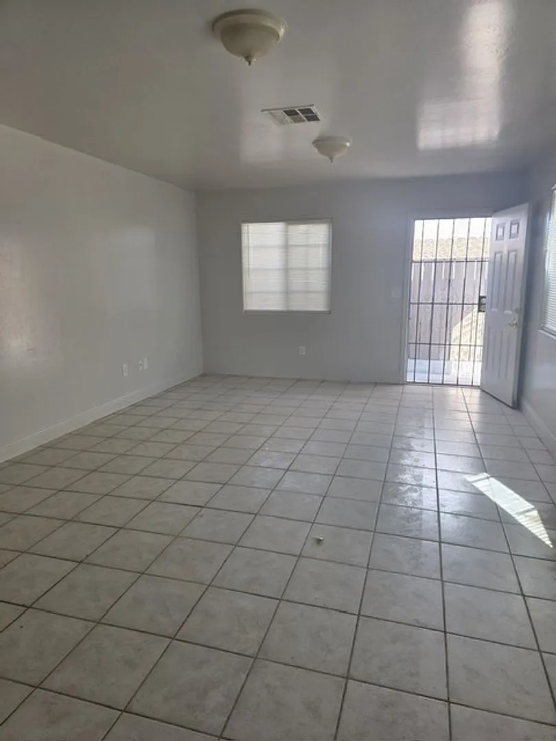1110 Grace St. A-B — Photo 2