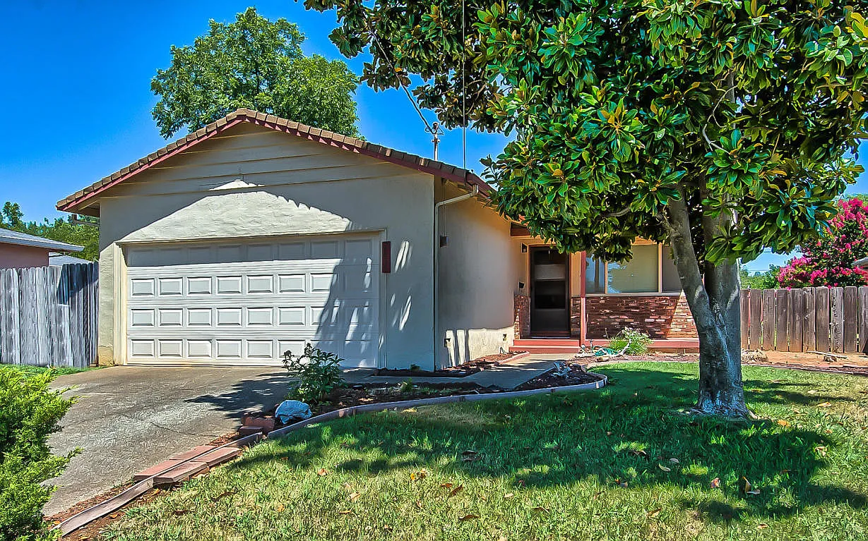 2835 Regal Ave photo 1