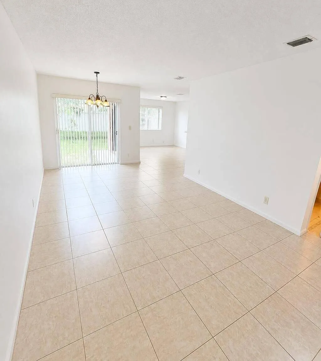 4 bed, 2.5 bath, 1790 sqft, $3,650 — Photo 4