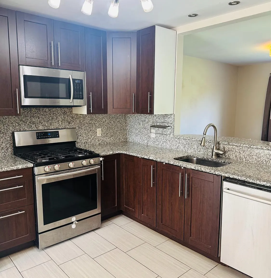2 bed, 2.5 bath, 1267 sqft, $2,850 — Photo 3