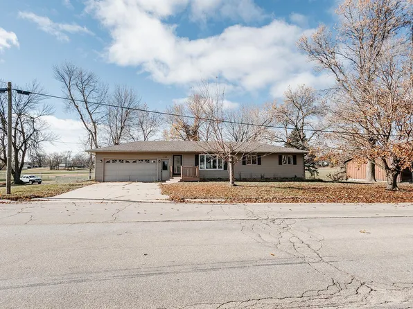 208 Powers Ave N, Alden, MN 56009