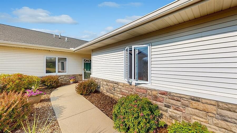 305 Creekside PLACE, Delavan, WI 53115 MLS 1839246 Zillow