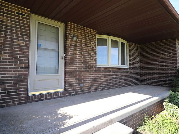3rd image of 6490 Sparling Rd