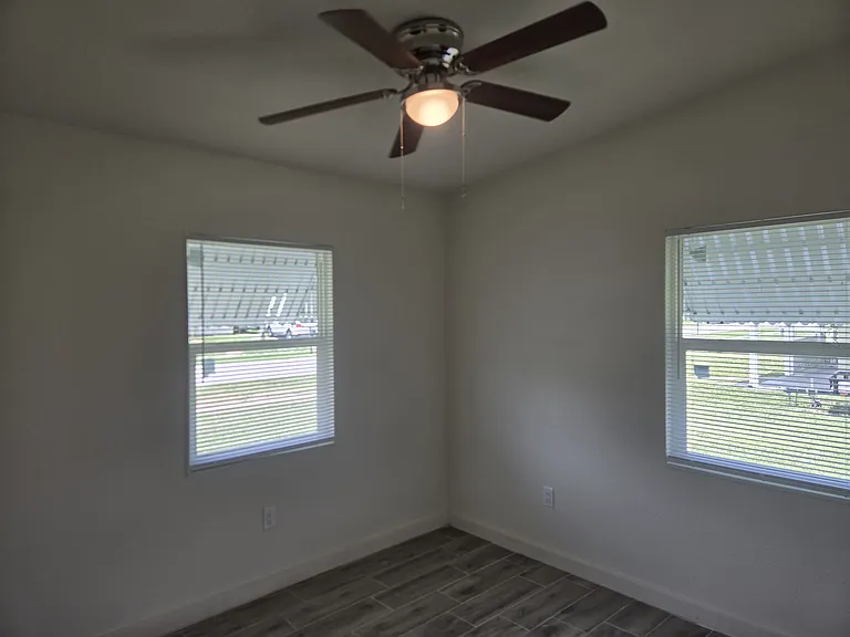 21431 Holdern Ave — Photo 11