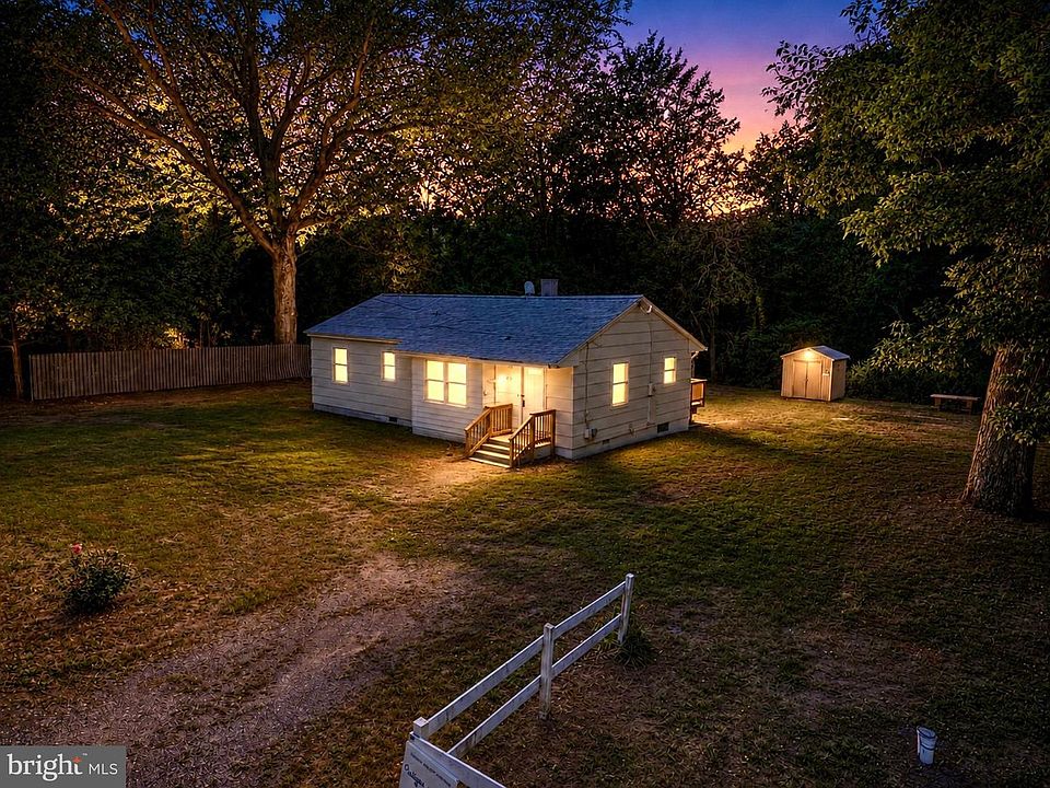 1st image of 302 Pine Way