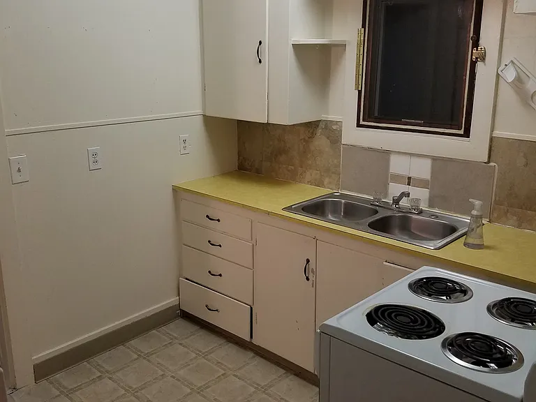 239 SE Lilly Ave — Photo 11