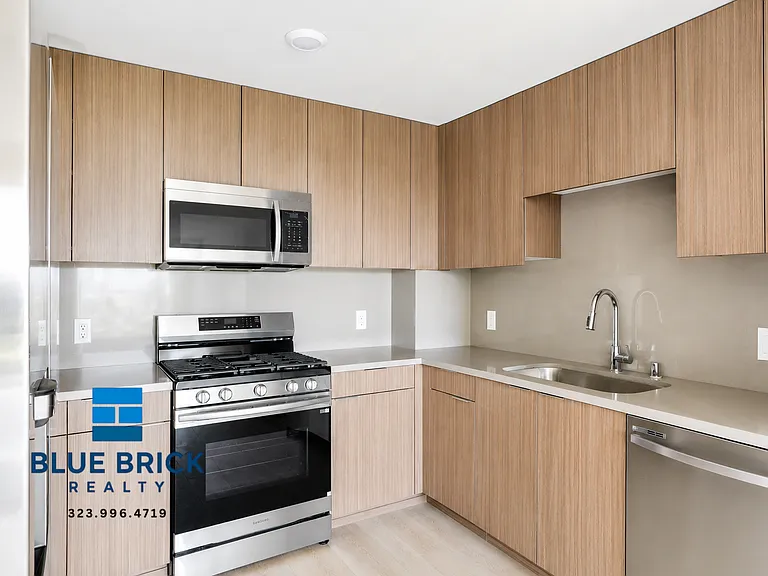 326 Robinson St #502 — Photo 6