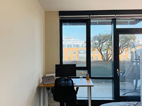 4th image of 250 King St Unit 478