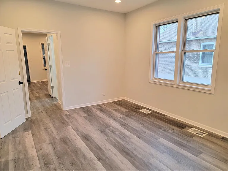 3453 S Lituanica Ave — Photo 11