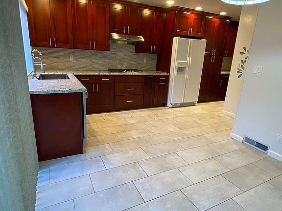4th image of 116 Amber Oak Ct