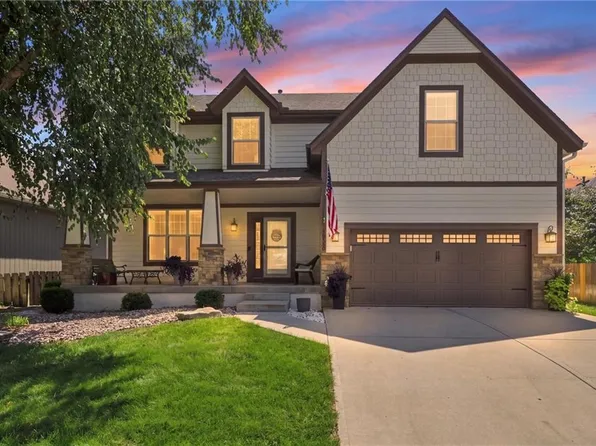 18569 W 165th St, Olathe, KS 66062