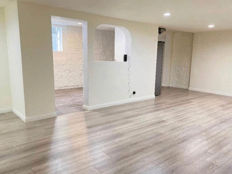 2nd image of 4012 E La Veta Ave #1