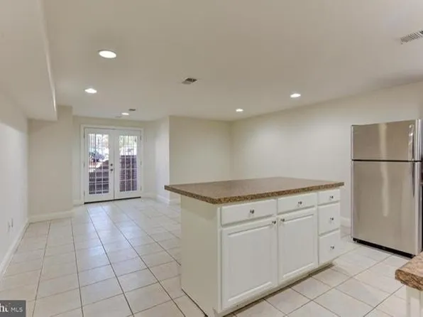 706 8th St NE APT B, Washington, DC 20002