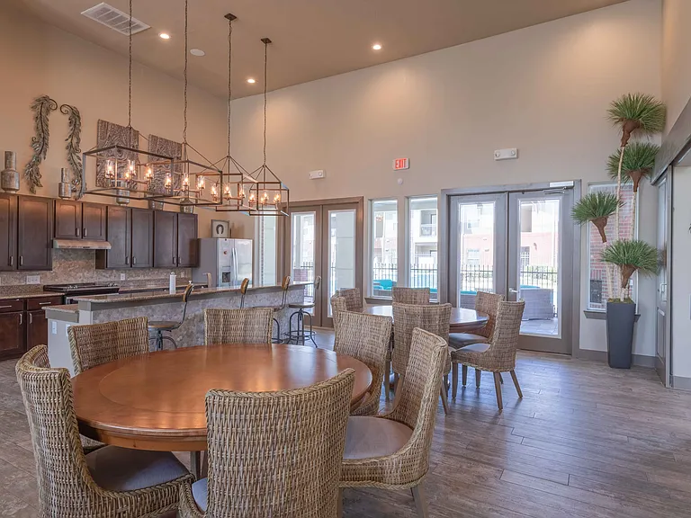 Century Palm Bluff — Photo 18