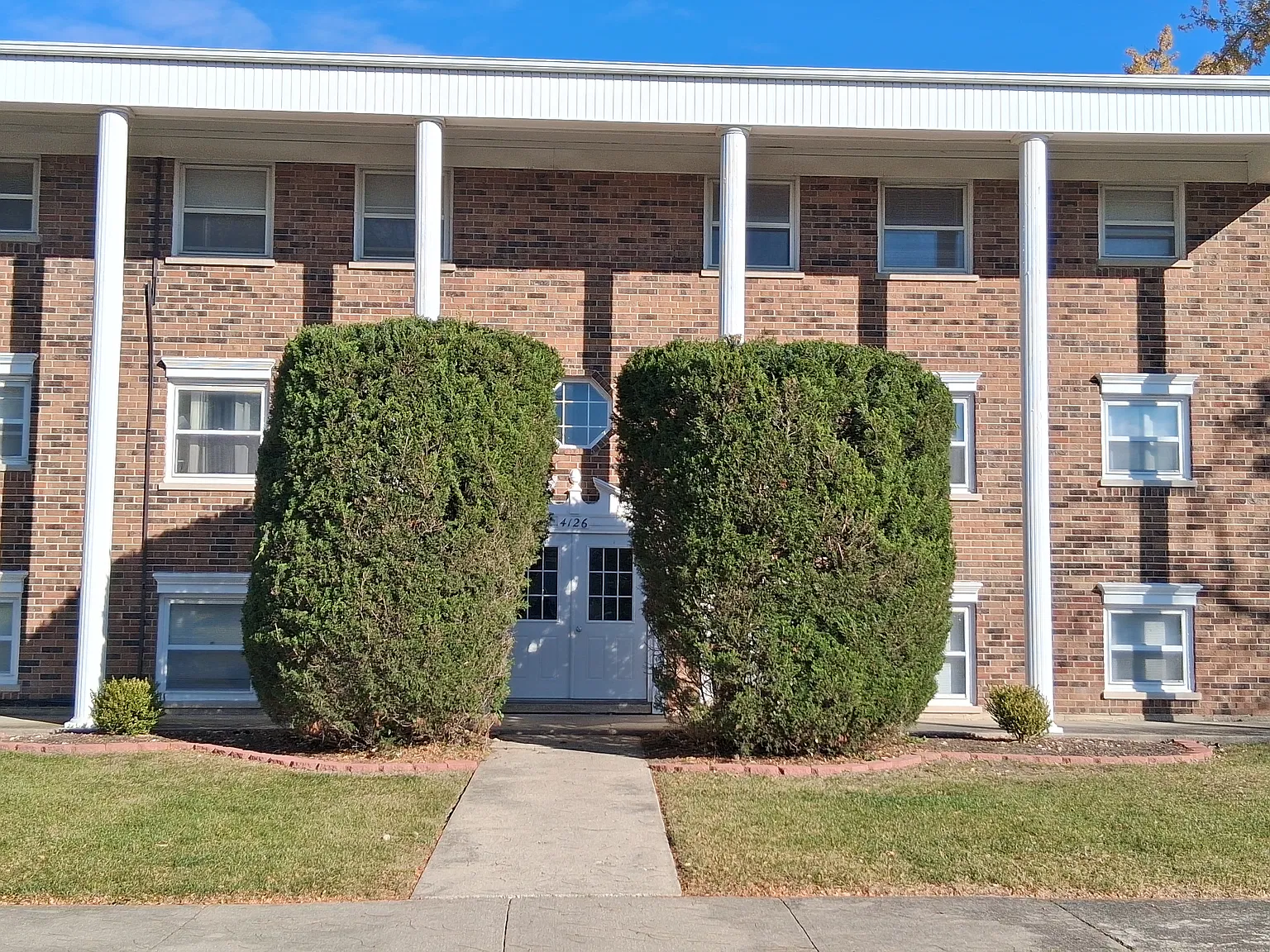 2 bed, 975 sqft, $1,695 — Photo 1