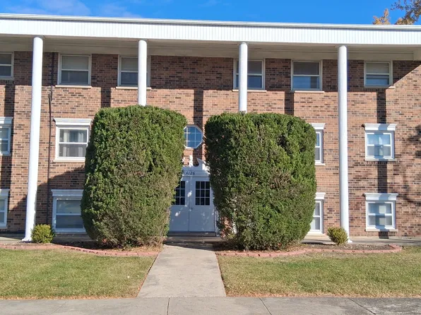 4126 Charleston Rd APT 1E, Matteson, IL 60443