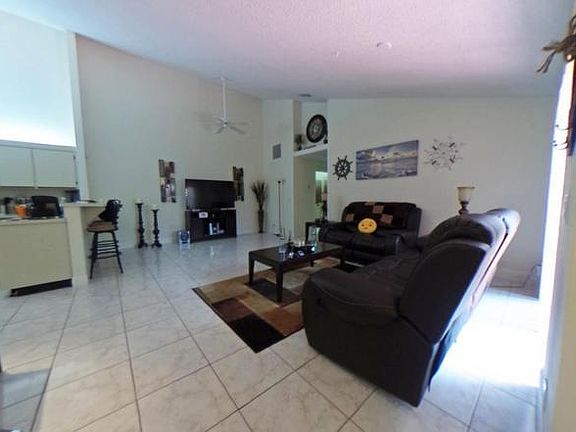 2nd image of 4347 Woodstock Dr APT D
