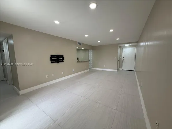 9405 Fontainebleau Blvd APT 113-22, Miami, FL 33172
