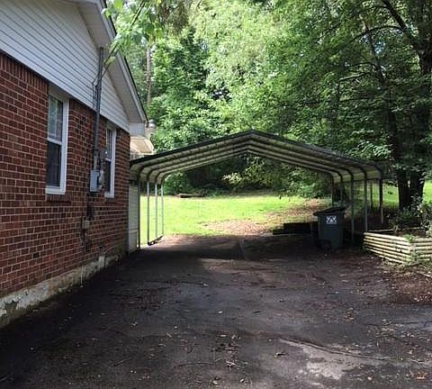 3rd image of 1610 Williamsburg Cir SE