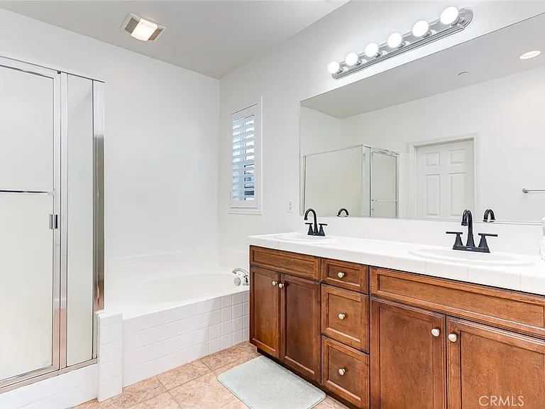 15220 Cambridge St — Photo 21