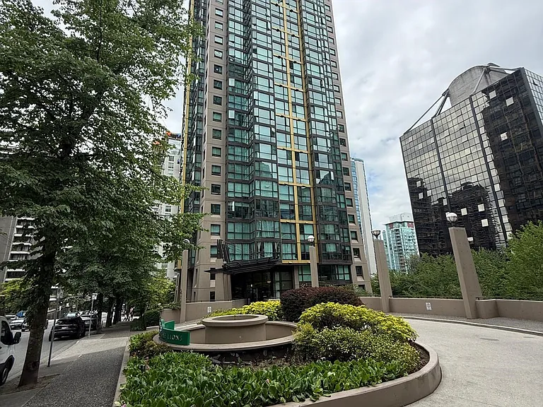 1367 Alberni St #1106 — Photo 12