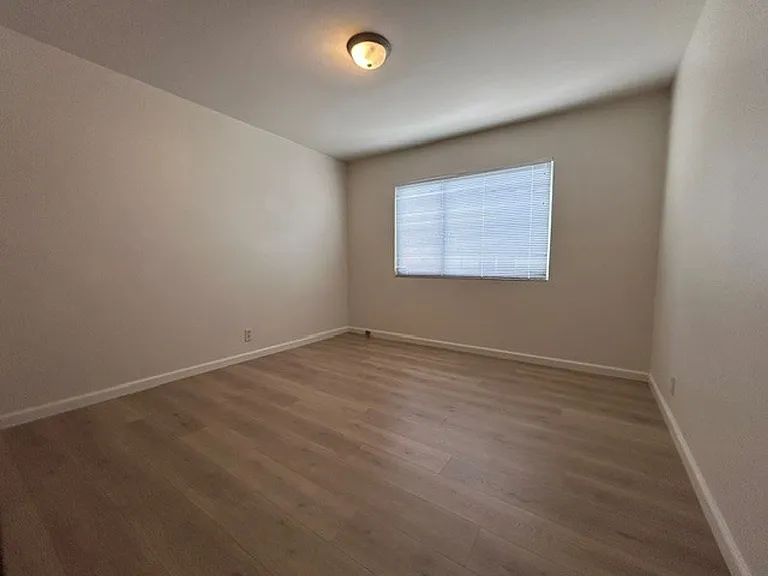 939 Lexington Ave — Photo 11