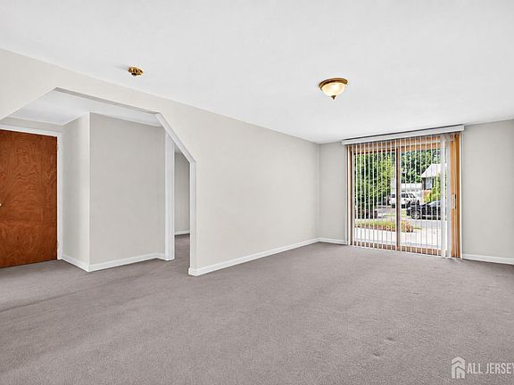 5th image of 52 Jackson Ave