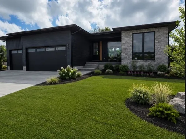 4627 Luke St, Cedar Falls, IA 50613
