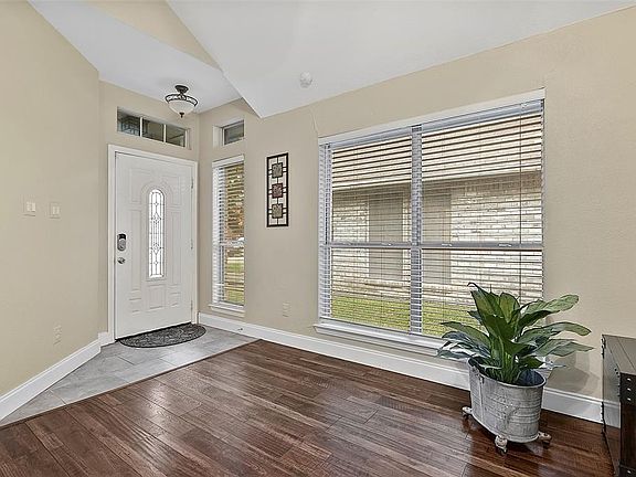 5th image of 3117 Sara Dr