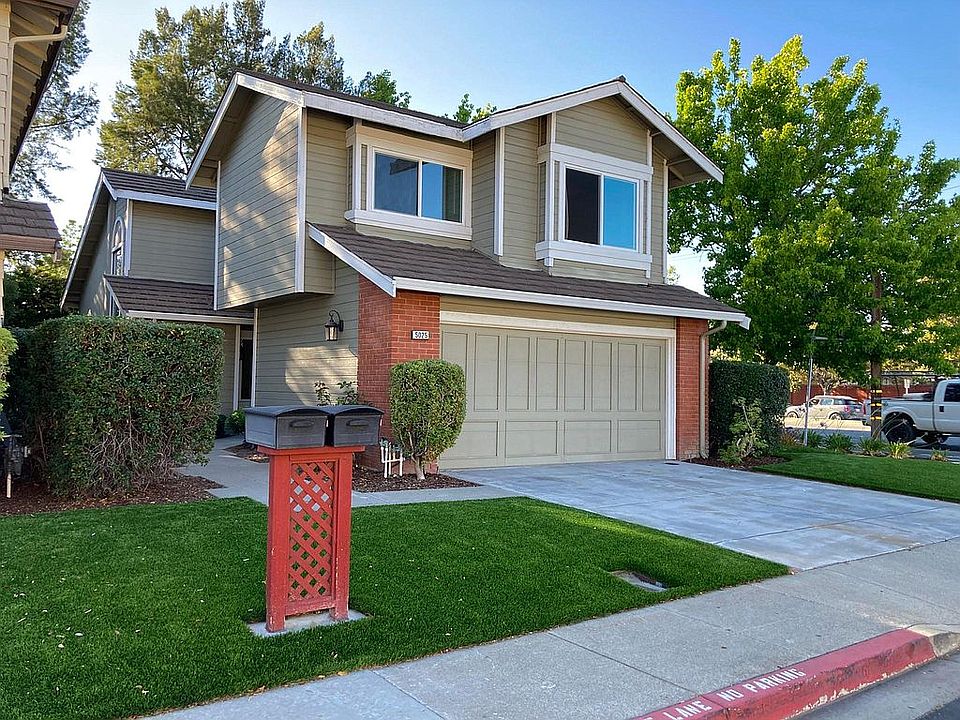 2 story. Master with ensuite bath plus 2 bedrooms and second bath. 1/2 bath on lower level