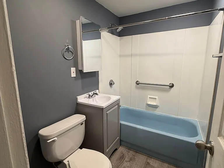 345-381 Hildreth St — Photo 5