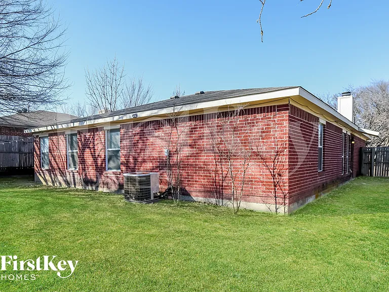 10913 Ives St — Photo 19