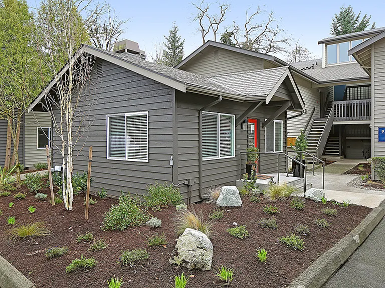 Starboard Apartments — Photo 10