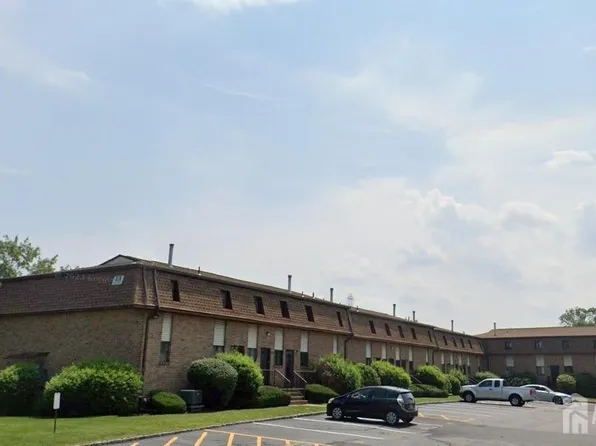 811 N Oaks Blvd, North Brunswick, NJ 08902