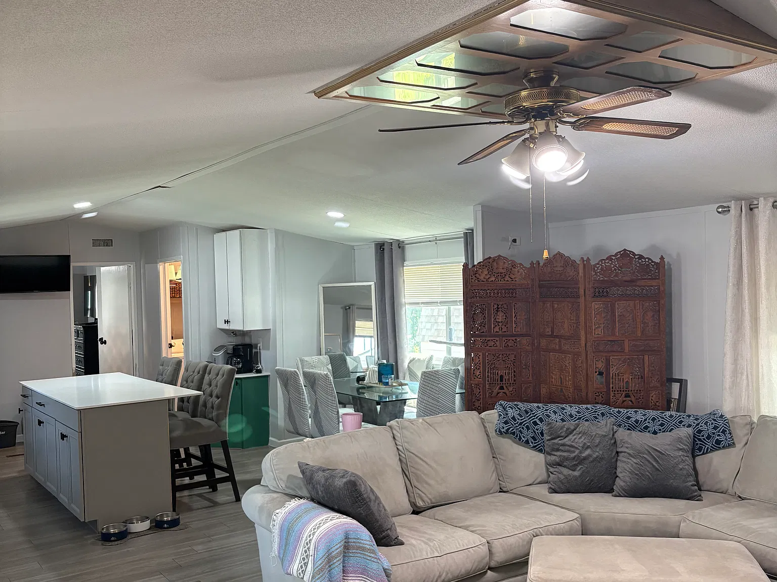 3 bed, 1292 sqft, $1,907 — Photo 2