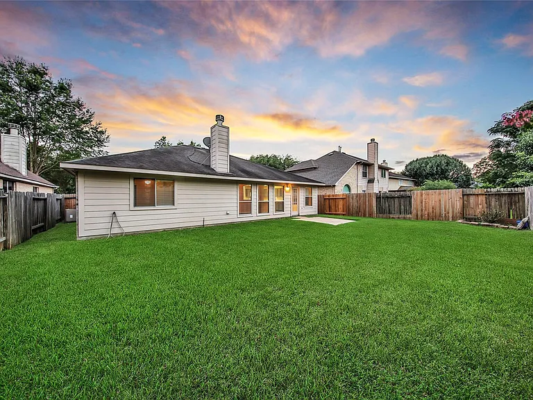 17210 Red River Trl — Photo 29