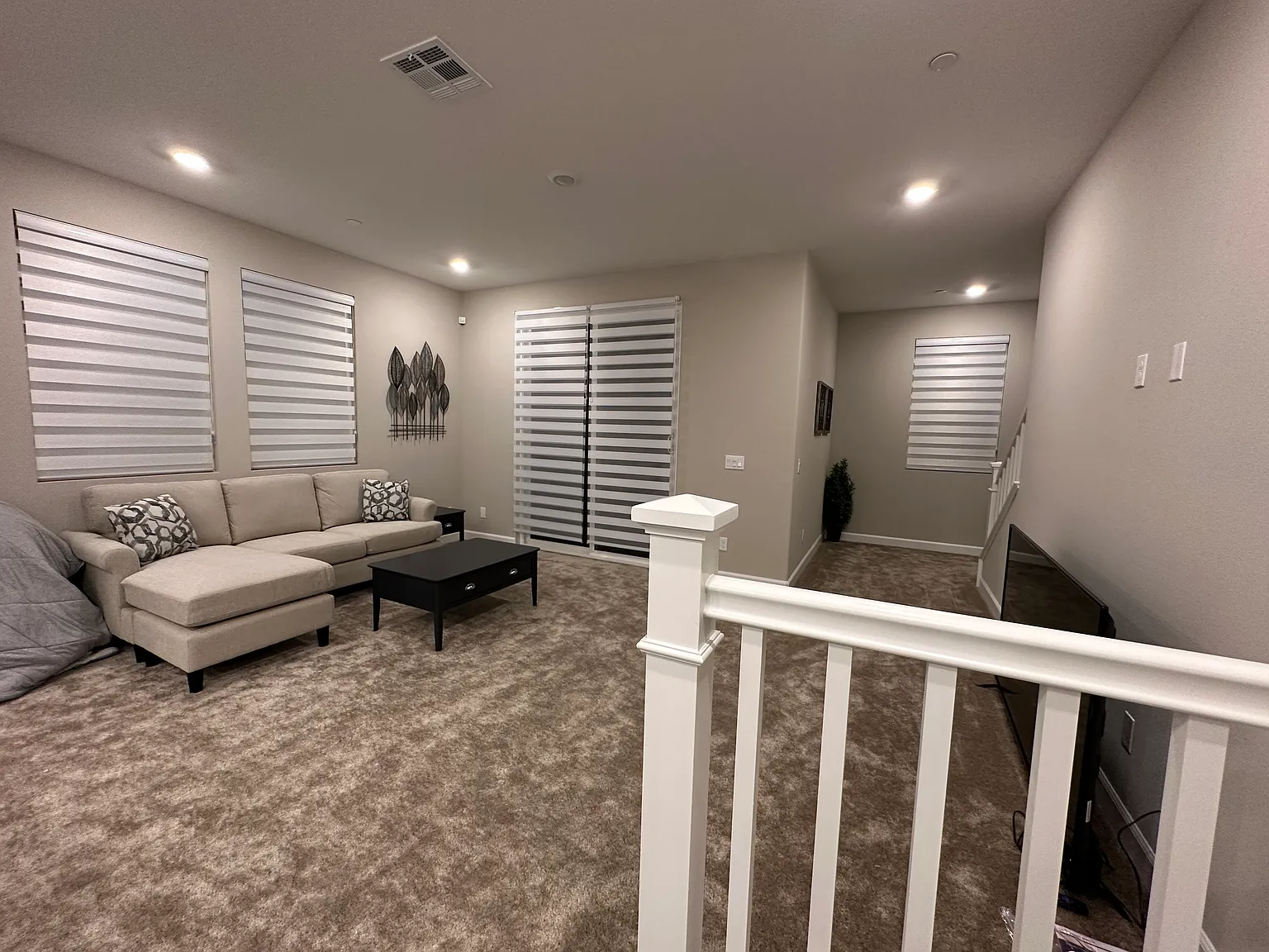 4 bed, 3.5 bath, 1934 sqft, $5,100 — Photo 2