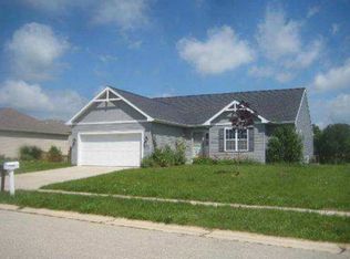 53 Happy Hollow Ln, Oconomowoc, WI 53066
