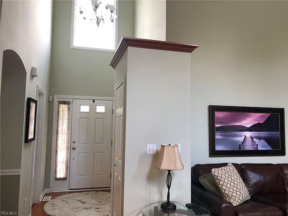 3rd image of 1672 Jennifer Ln