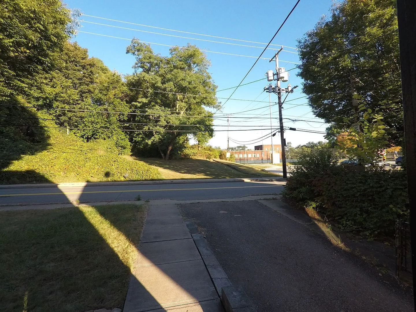 3 Bedroom/ 1 Bathroom House for Rent in Brookline! — Photo 2