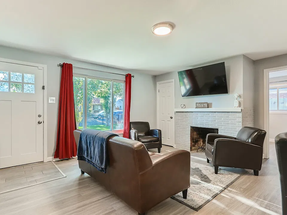 2283 Elmira St