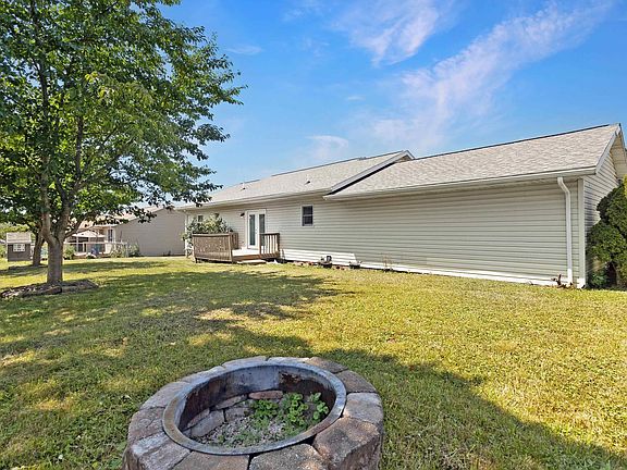 3rd image of 413 Corona Dr