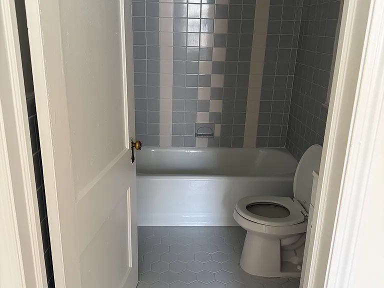 22 Veterans Sq #A5 — Photo 6