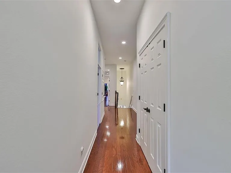 602 Saxony Blvd — Photo 18