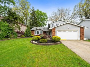 5960 Cantwell Dr, Mayfield Heights, OH 44124