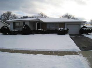 591 Maple Ln, Elk Grove Village, IL 60007